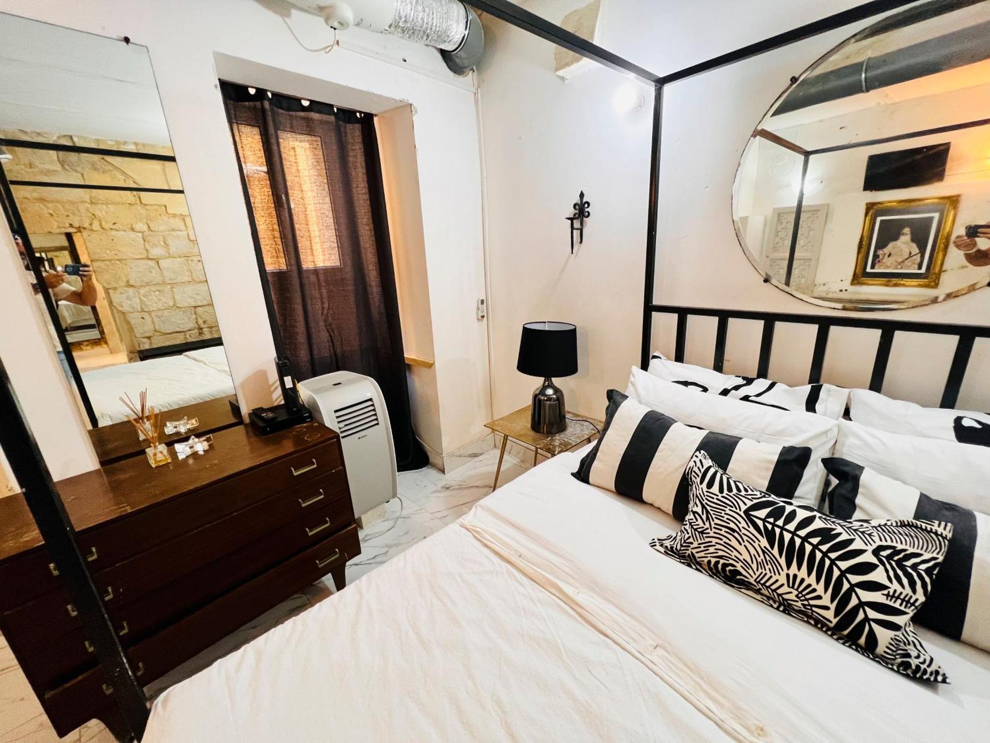 Charming Townhouse Prime Area Valletta Apartment Екстериор снимка