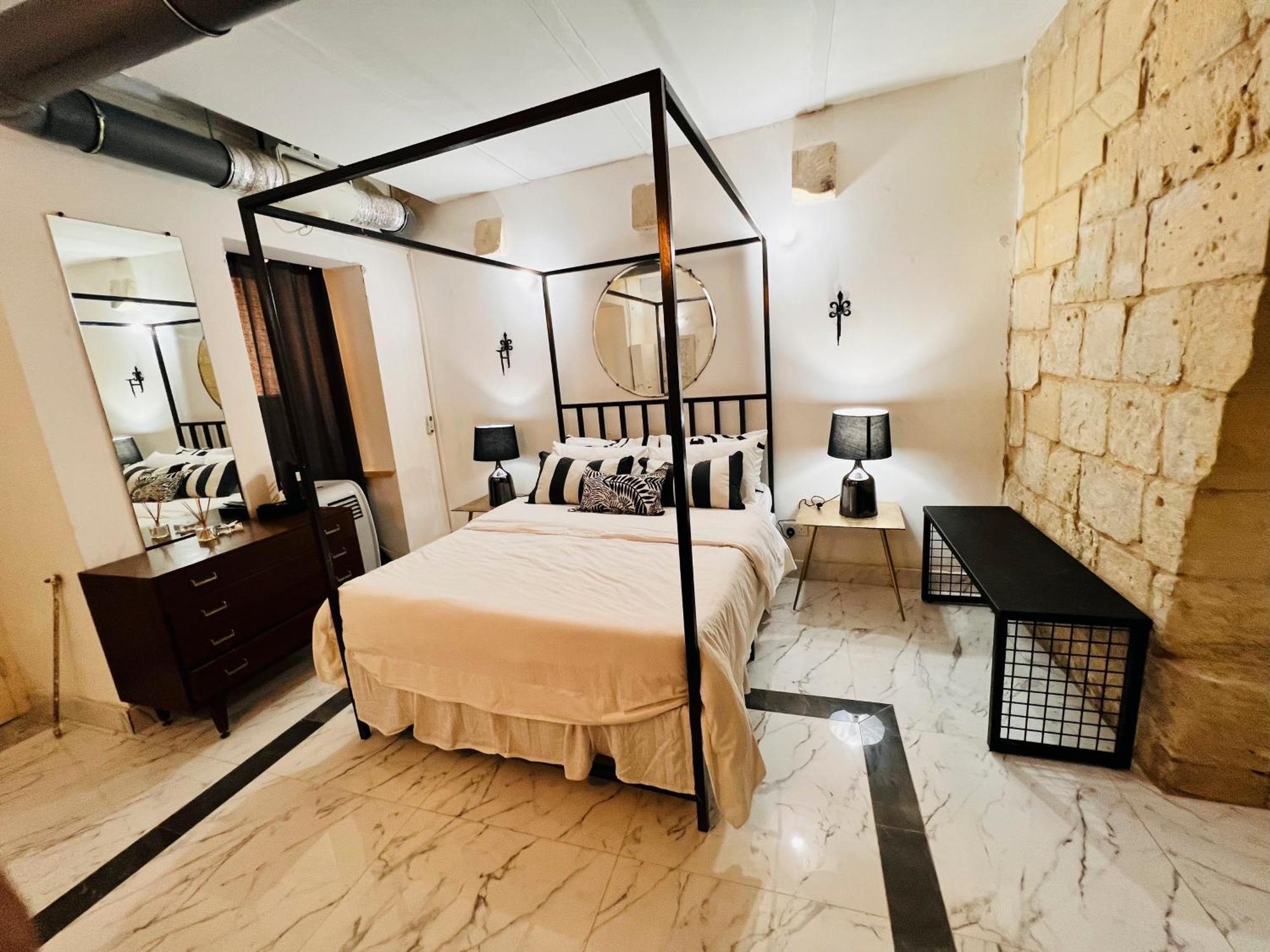 Charming Townhouse Prime Area Valletta Apartment Екстериор снимка