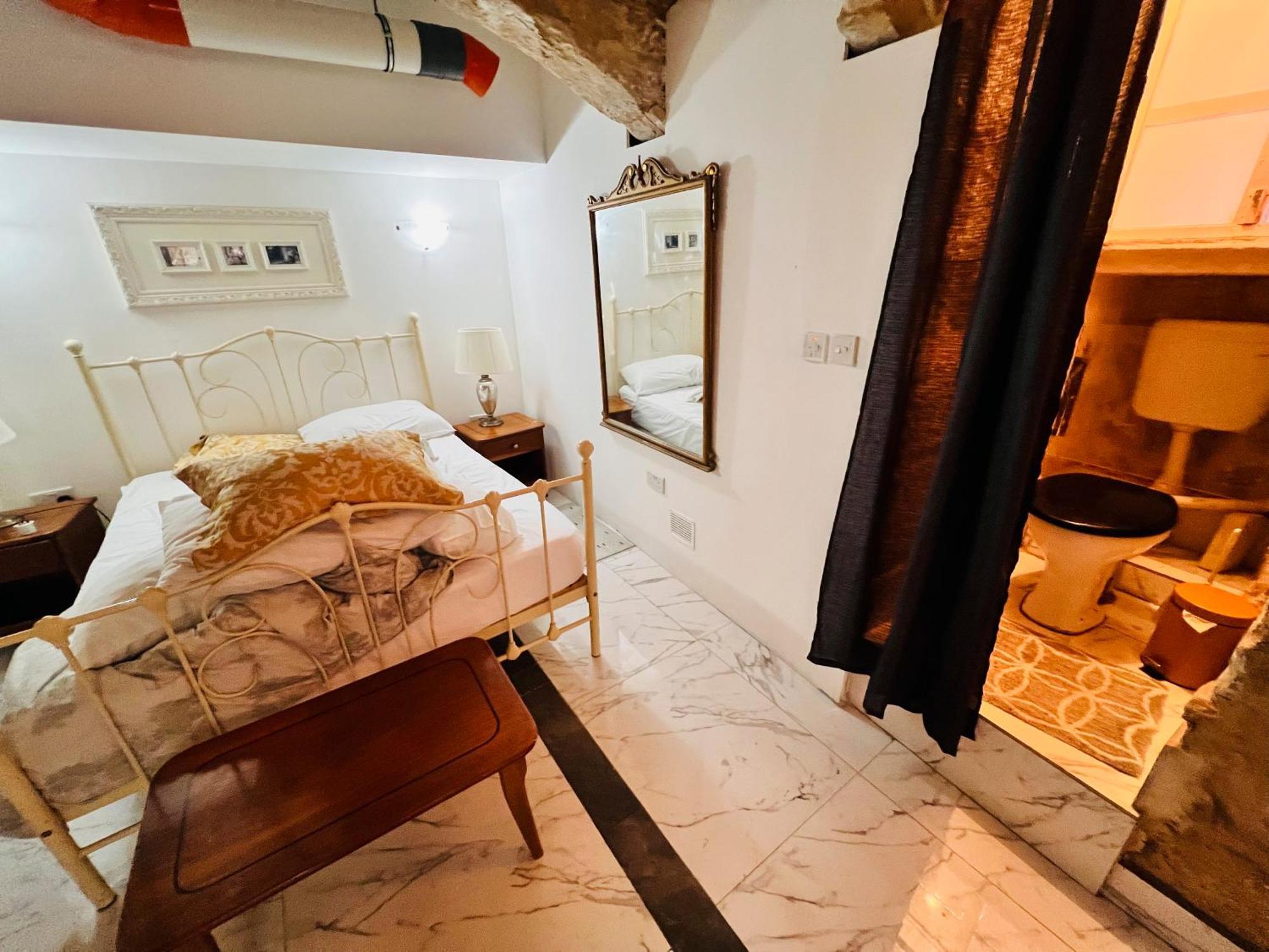Charming Townhouse Prime Area Valletta Apartment Екстериор снимка