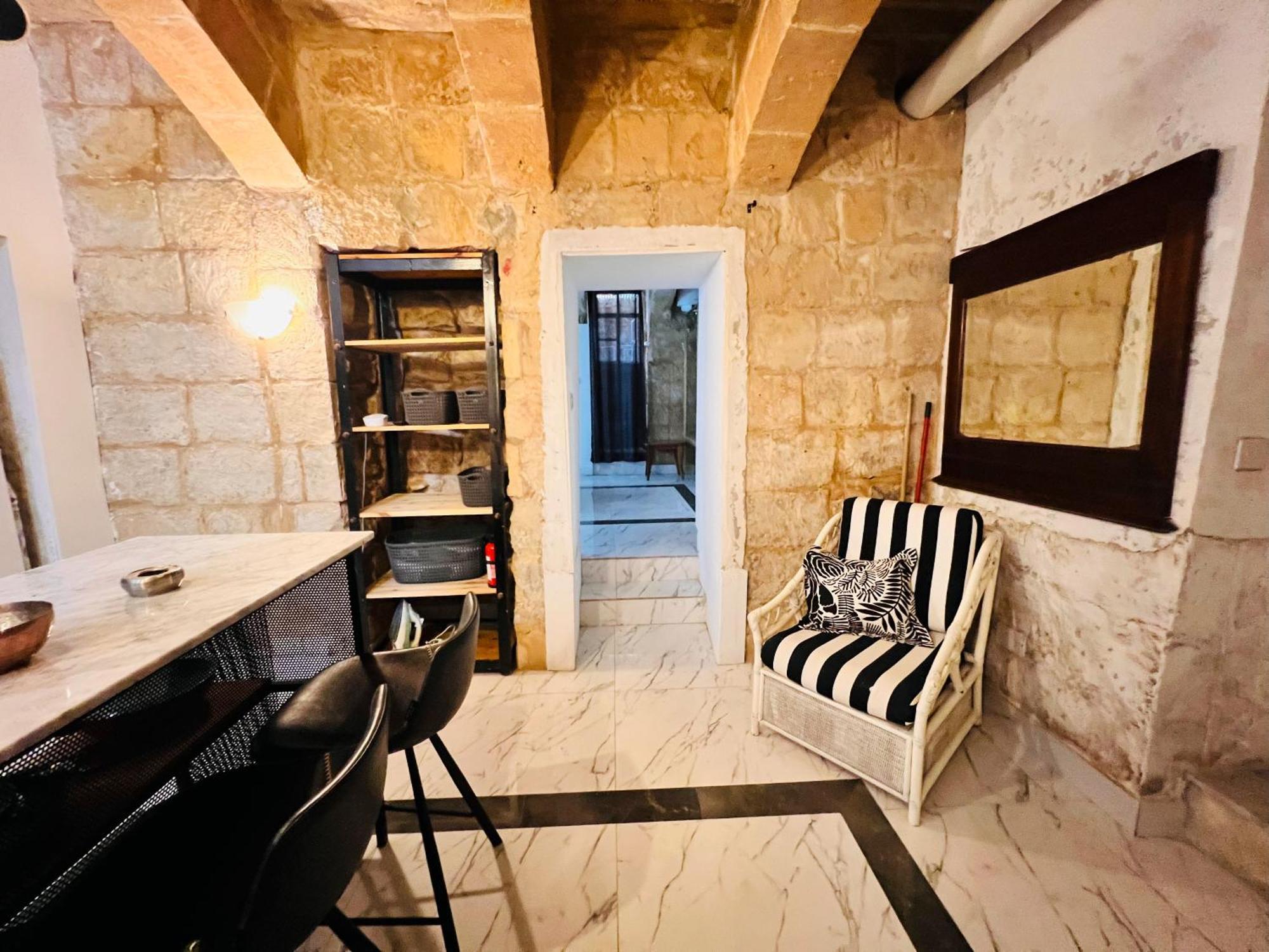 Charming Townhouse Prime Area Valletta Apartment Екстериор снимка