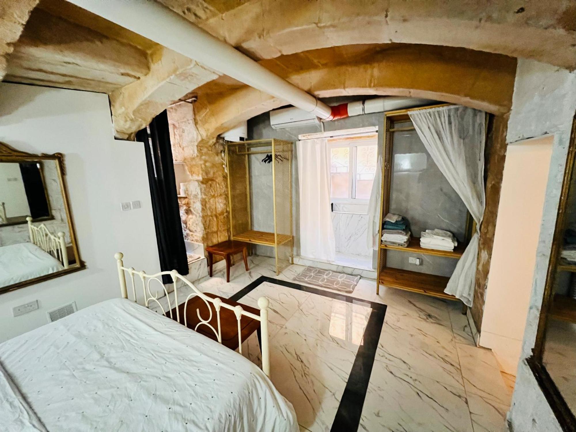 Charming Townhouse Prime Area Valletta Apartment Екстериор снимка