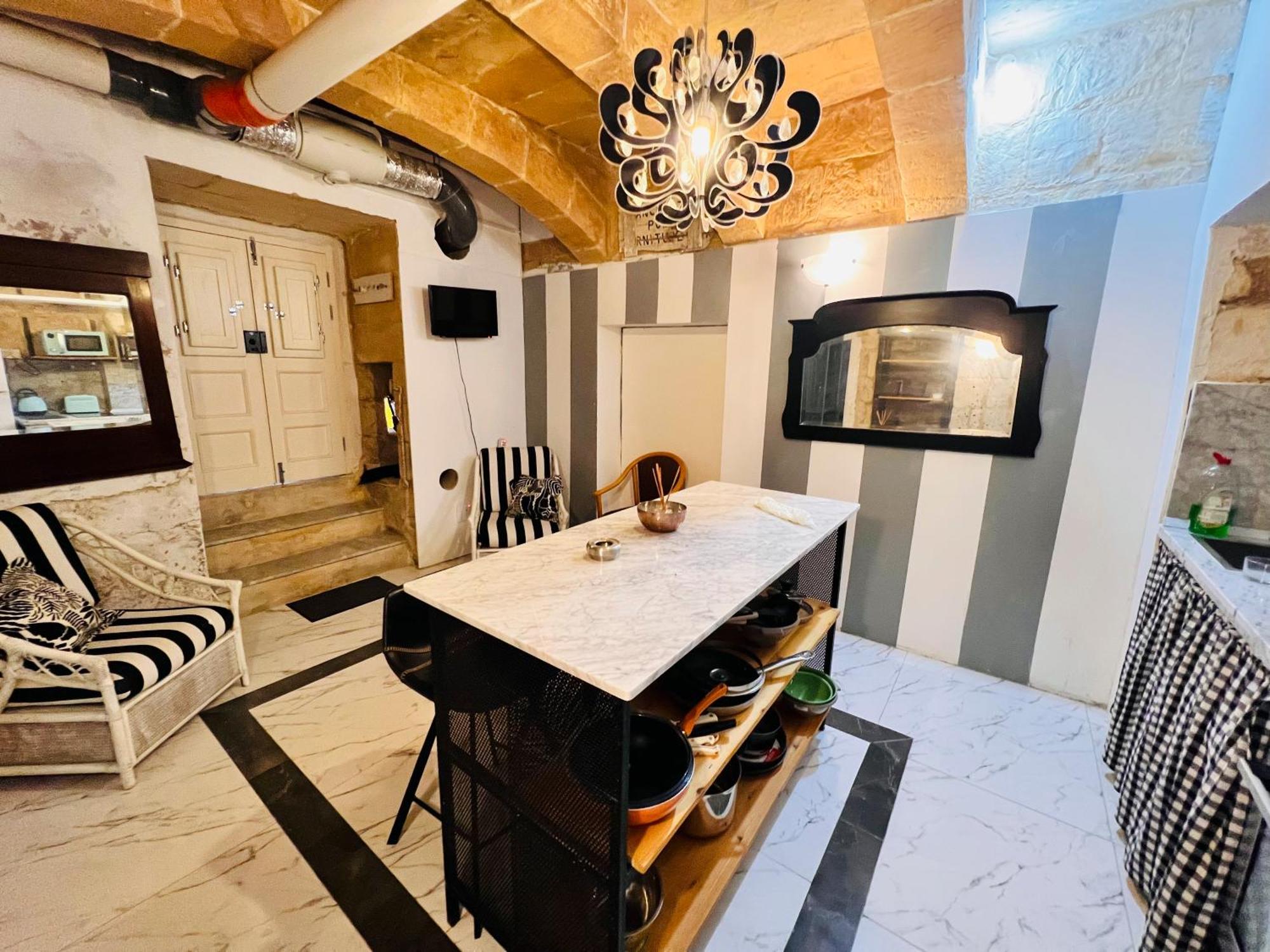 Charming Townhouse Prime Area Valletta Apartment Екстериор снимка
